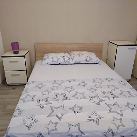Cosy Central Apartment Varna Bagian luar foto
