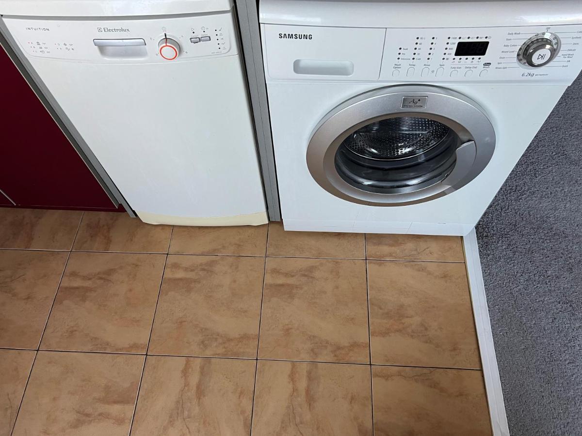 Cosy Central Apartment Varna Bagian luar foto