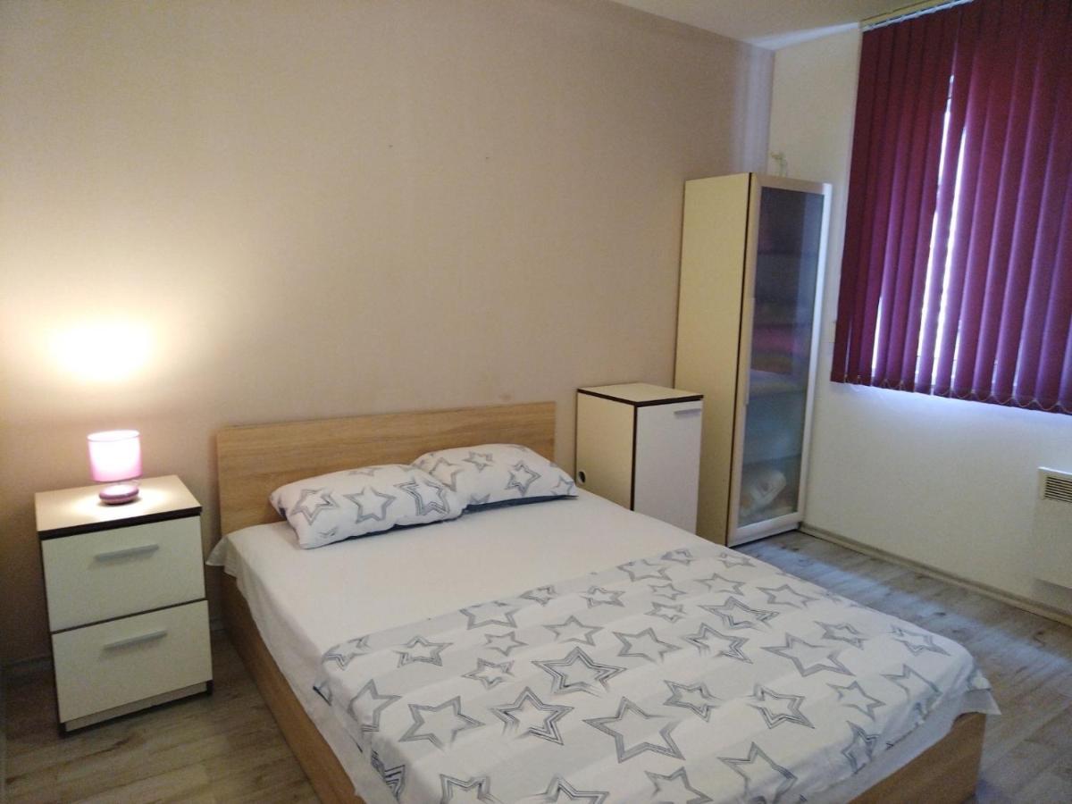 Cosy Central Apartment Varna Bagian luar foto