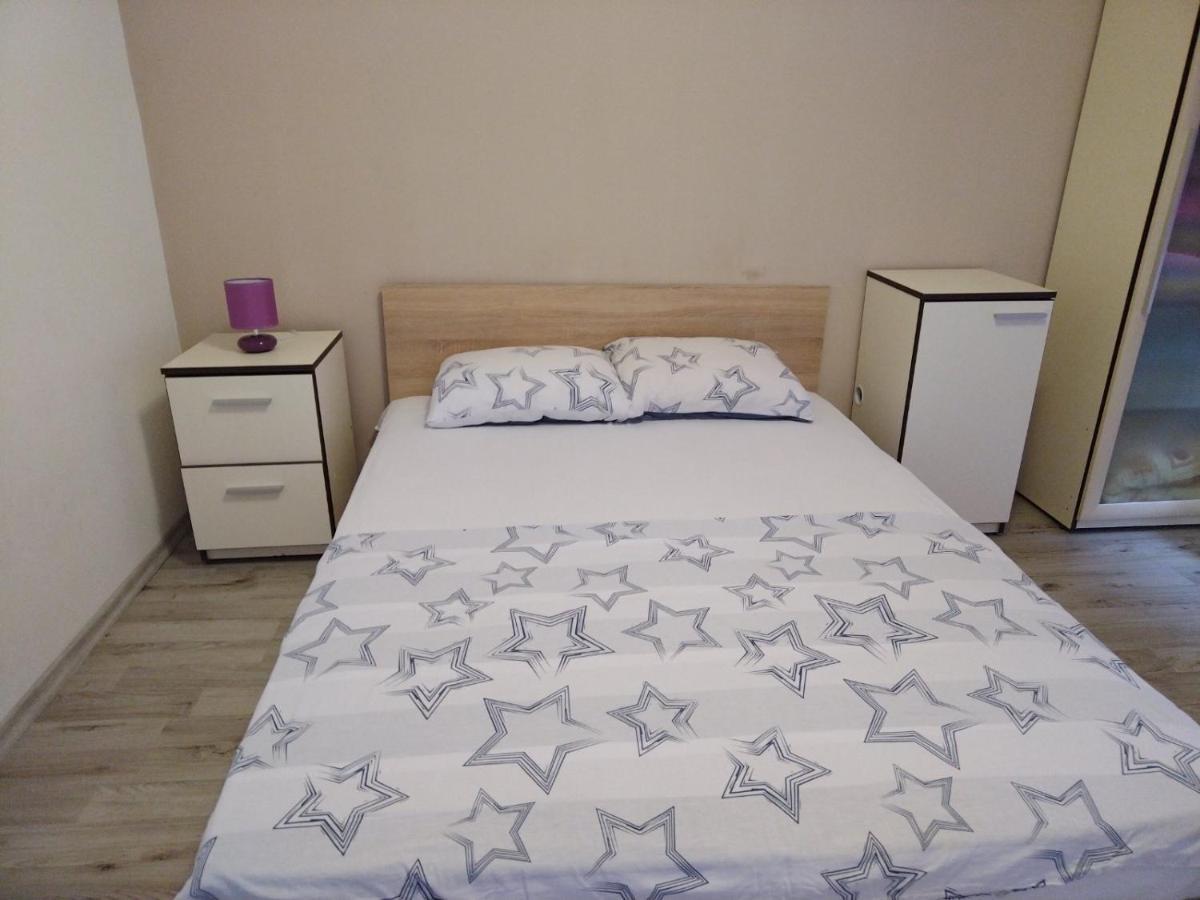 Cosy Central Apartment Varna Bagian luar foto